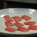 初音鮨 - 塩釜産、大トロの握りのサク切り