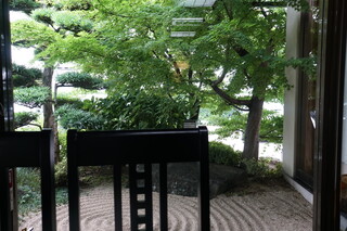 Hitsumabushi Binchou - 店内から見た外の庭