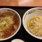 日高屋 - 半チャーハン250円＋半ラーメン200円