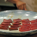 初音鮨 - 塩釜産、中トロのサク切り