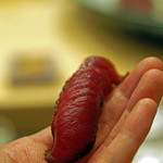 初音鮨 - 塩釜産、赤身の漬けの握り