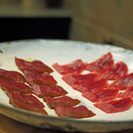 初音鮨 - 塩釜産、赤身と漬けのサク切り