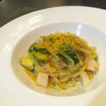 ユーロダイア - ホタテとズッキーニ、ツナのペペロンチーノ