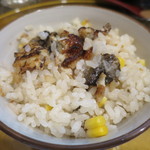 零 - とうもろこしの炊込みご飯 鰻の蒲焼乗せ取り分け後