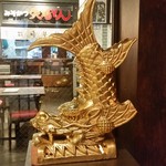 カネ勘 - 店頭には、大きなシャチホコが飾られてます