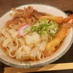 カネ勘 - 鰹節をどさっと盛ったツユに平打ちのうどんなのが特徴