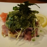 Umayado - 大山どりもも肉のタタキ　美味しい薬味盛り　だし醤油ニンニクあり:700円