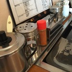 おきらくや - 調味料入れがピカピカ！とてもキレイにされてますね！