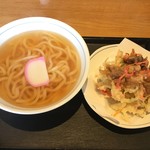 ウエストうどん - 牛すじ煮込みとごぼうと紅しょうがのかき揚げ　と　かけうどん