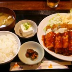 とも - チーズチキンカツ定食：750円