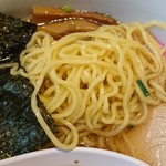 むつぎく - 麺はかん水が多い昔の中華麺