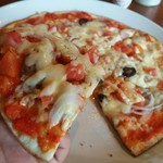 DAYBREAK　Liquor&Coffee - ソウセイジとトマトのピッツァ（シズル感Ver）