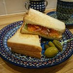 ミニカフェ ヒロ - 日替わりのサーモンアボカドサンド