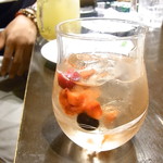 肉グリル＆イタリアン酒場 牛まる - サングリア白￥４７５