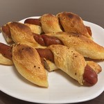 粉とクリーム - 食べやすい長さで切断され、トースターで温めたところ。  自宅にて。