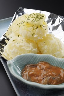 Kitanoippin - 北海道ならではの食べ方！いかの塩辛を添えて♪　じゃがいもバター　450円（税別）