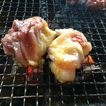 ろばたやき山ろく - 地鶏塩、焼きやき〜♪
      したらぷっくり良い感じ。