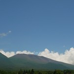 Suzume Cafe - 店内からの浅間山