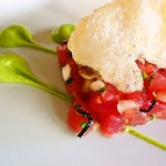 ‘Ama ‘Ama - メバチマグロのポキ アボカドムースとお米のチップス添え 