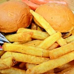 Off the Hook - 料理写真:Harris Ranch Natural Angus Chuck Burger