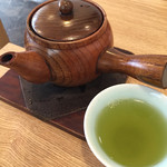 うなぎ亭 友栄 - 急須が木製で優しい雰囲気(*^o^*)