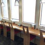 うなぎ亭 友栄 - 明るいカウンター席♫