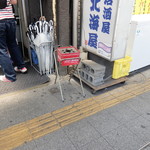 ラーメン二郎 - 店外の喫煙スペース