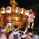 店の前で錦の御神輿