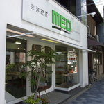 MED - 河原町通りに面して