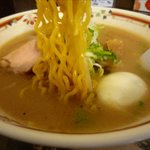 東京けいすけ× 札幌さいみコラボ店 - 味噌らーめんの麺