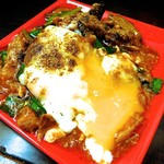 めだかタンタン - 「牛すじ花山椒煮込み」でございます。このお店、花山椒を使った料理がおいしいよ♪　温玉の溶岩流がヤバい。。。【2015年7月4日撮影分】