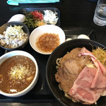 つけ麺 どでん - カレーつけ麺（小）＋豚増しミックス＋追飯（チーズ＆ペッパー）