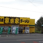家系家 - 2016年5月　Pは店舗左に。めちゃ広いです。