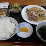 Juraku - 日替り定食 (690円)
                        豚肉と卵の炒め定食