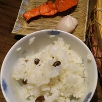 韻松亭 - 豆ご飯と焼鮭