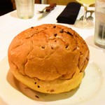 Morton's The Steakhouse - 名物の巨大パン