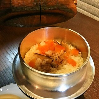 Very popular! chicken Kamameshi (rice cooked in a pot)