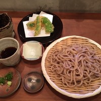 自家製粉石臼挽きうどん 青空blue 本店 - 自家製粉粗挽きざるうどん
                  野菜天ぷら(季節の野菜4つ)¥1,380-(税込)