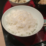 くろぎ - 御飯もふっくらと炊き上がり、何杯もお代わりをしたくなります♪