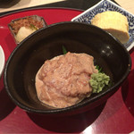 くろぎ - 胡麻ダレで和えた鯛の切り身。驚愕のお代わり可能な一皿。絶品です！
      