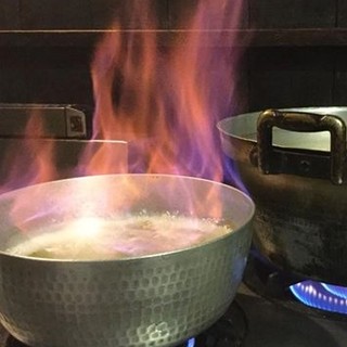重視日本料理的基礎並添加您的個性。我們重視高湯。