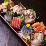 Assortment of 10 pieces with medium fatty tuna and turban shells