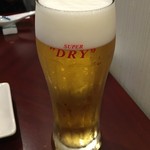 まずはビールで乾杯〜♪