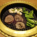 焼肉ぐりぐり家 - 塩タン、上ホルモン塩、ピーマン