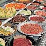 焼肉・薬膳火鍋 ファンキリ - 【フードバー食べ放題】●すべての盛合せに付きます☆●お肉+お野菜・サラダバーです。