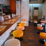 カウンターとテーブル席が有ります