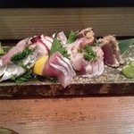 旬魚旬菜まるとび - お造り盛合せ。こち、縞鰺、のどぐろ、釣り鰺、やなぎだこ、鰹のたたき。