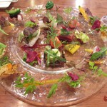 御影 ジュエンヌ - 野菜畑と海の幸の一皿～7月の野菜畑のサラダ～帆立て貝、剣先イカ、穴子、ハモ、本マグロ、イタヤ貝、タコ等
