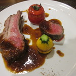 サラマンジェ ド ヨシノ - 本日のメインは、仔羊。骨付き部位と、サーロイン（というかヒレっぽい？）部位の2種類。