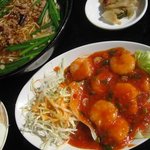中華料理　味鮮楼 - 料理写真:ランチメニュー、エビチリと台湾ラーメンのセット。